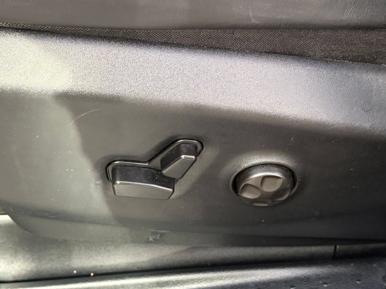 Used 2025 Chrysler Pacifica Limited FWD image 20