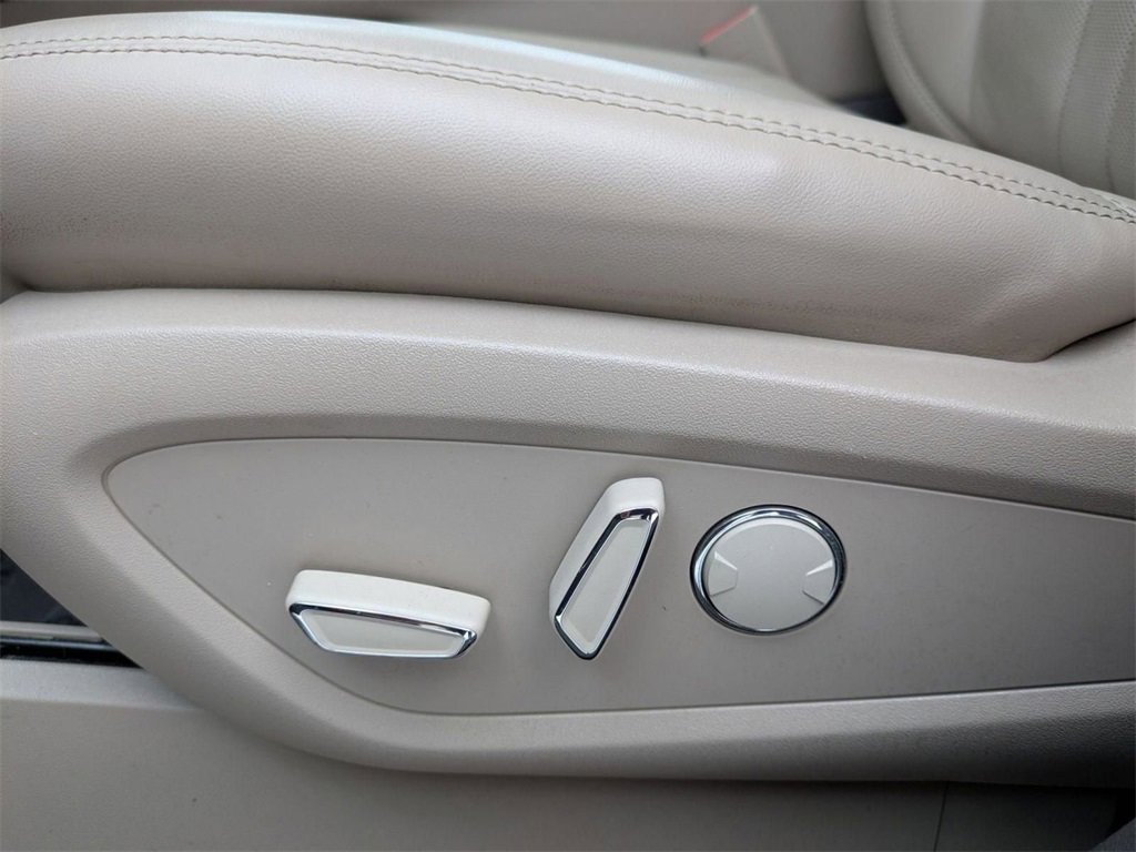 Used 2022 Lincoln Nautilus Reserve w/ Equipment Group 201A image 13