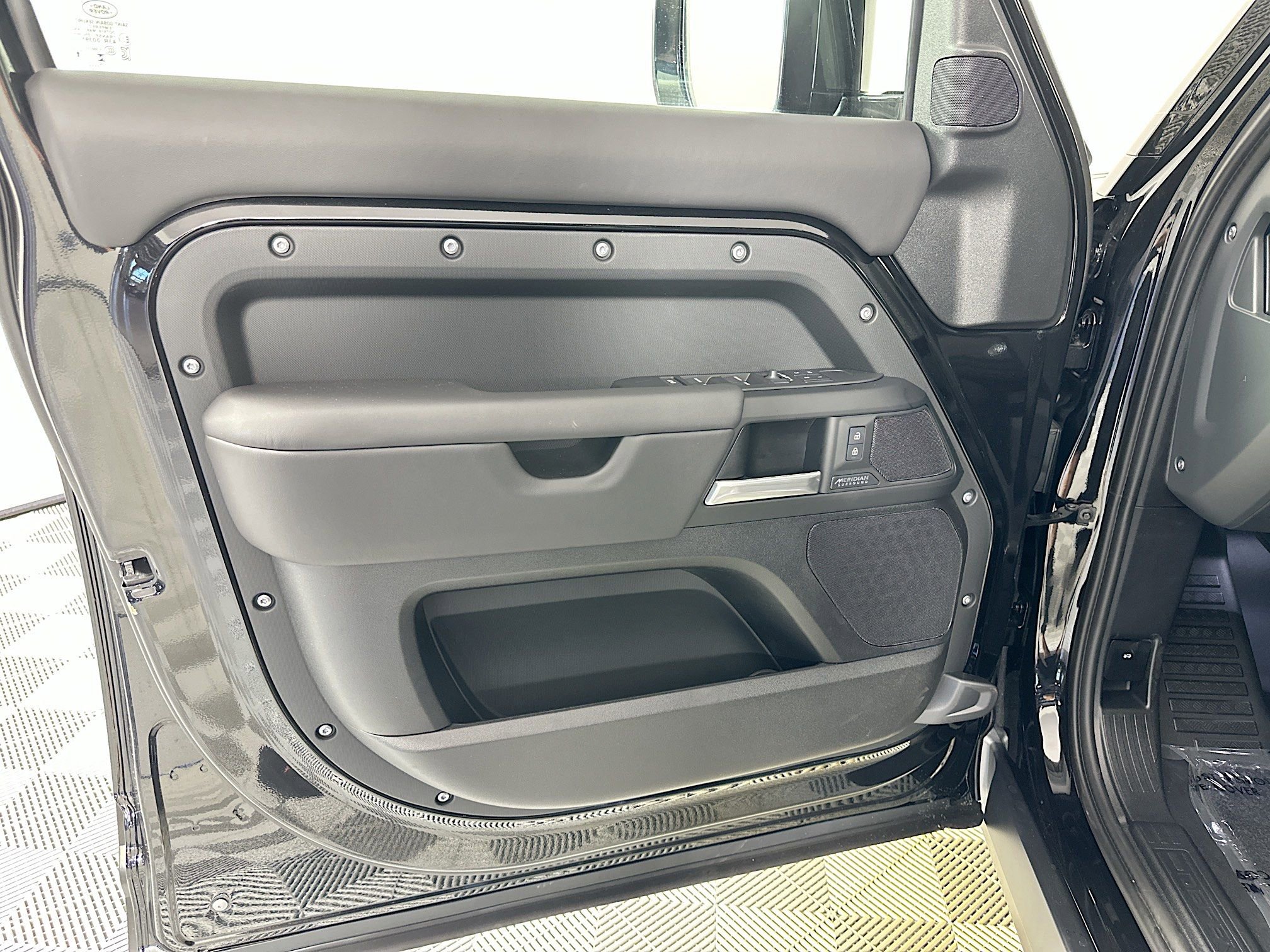 Used 2026 Land Rover Defender 130 X-Dynamic SE image 14