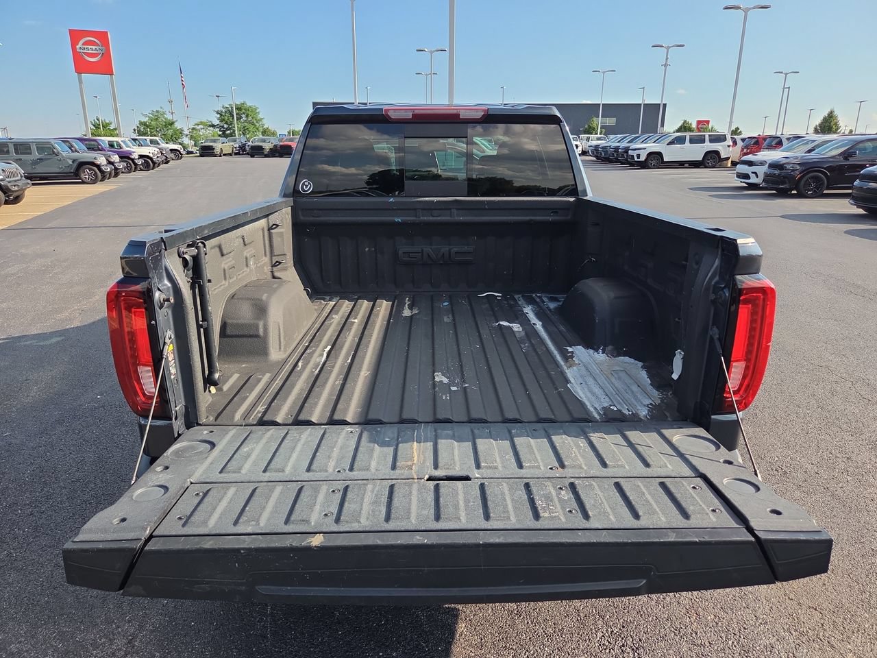 Used 2022 GMC Sierra 1500 SLT w/ SLT Premium Plus Package AWD/4WD image 7