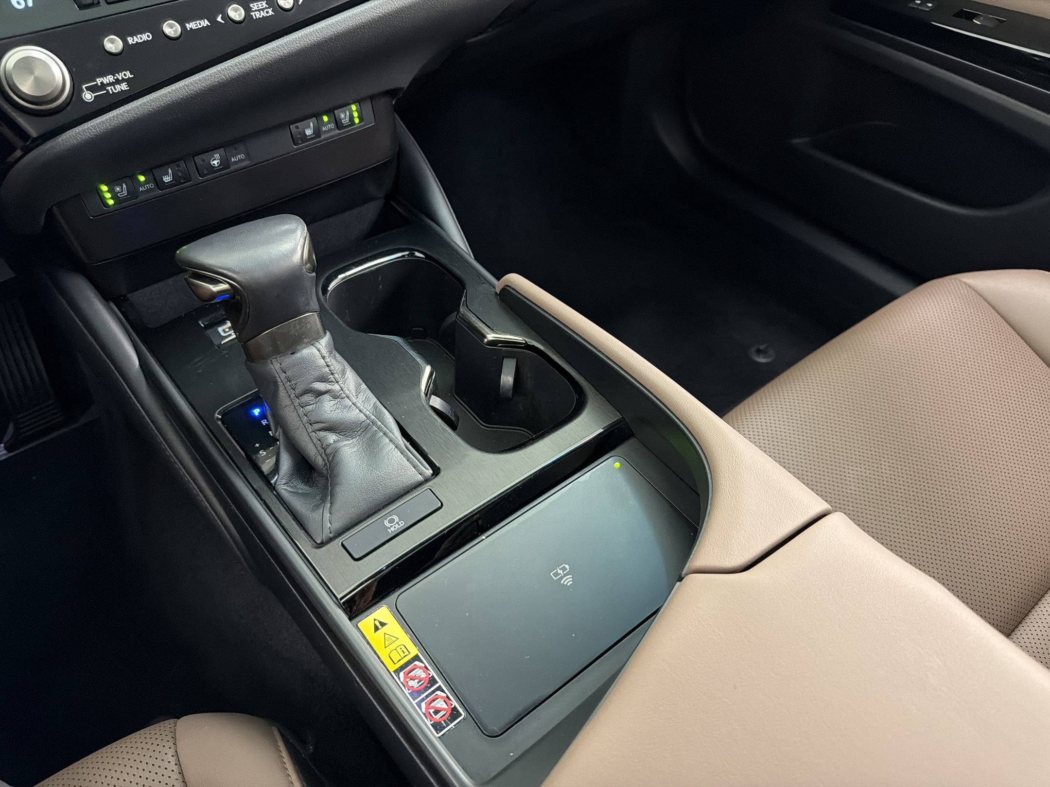 Certified 2023 Lexus ES 250 w/ Premium Package AWD/4WD image 19