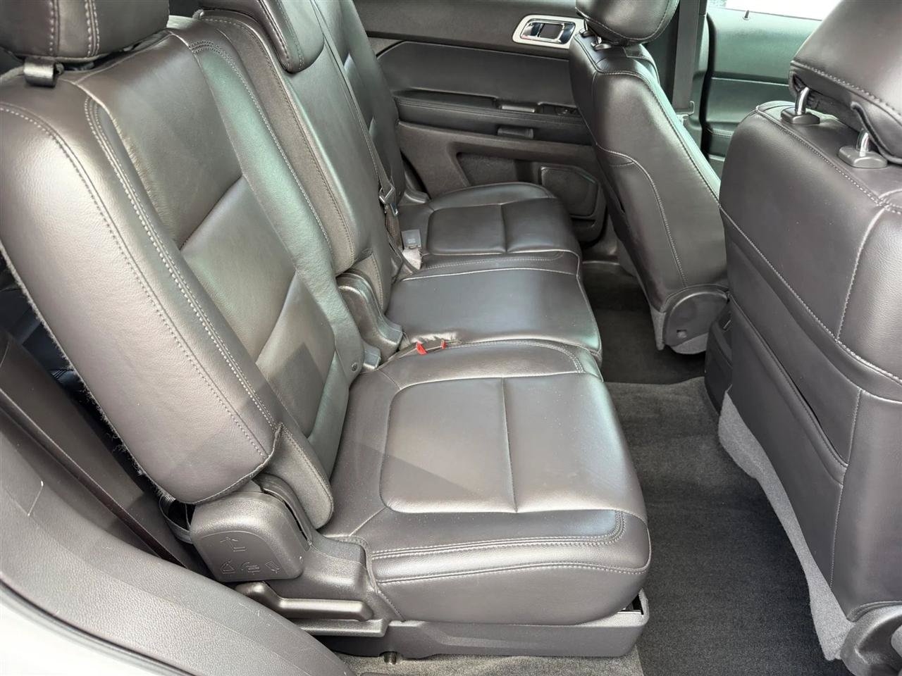 Used 2015 Ford Explorer XLT w/ Equipment Group 202B FWD image 32