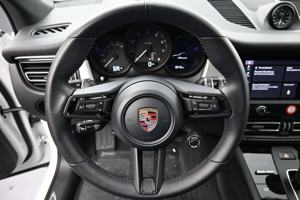 Certified 2026 Porsche Macan AWD/4WD image 12