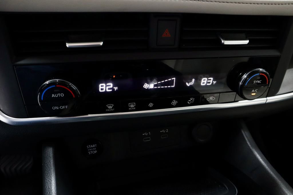 Used 2025 Nissan Rogue SV image 32