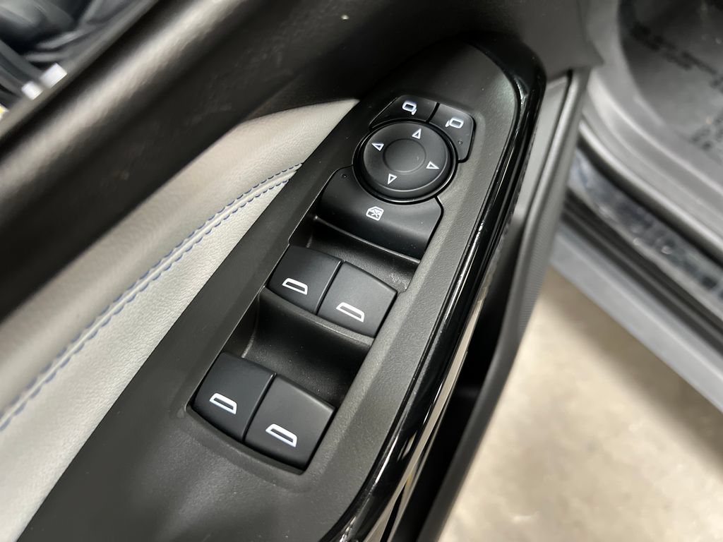 Used 2024 Chevrolet Trax LT FWD image 11
