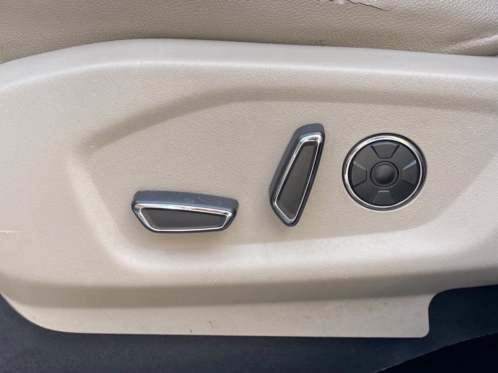 Used 2018 Ford Explorer Limited w/ Equipment Group 301A FWD image 8