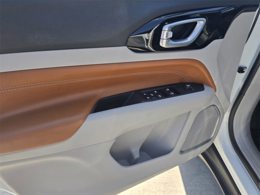 Used 2024 Jeep Compass Limited image 21