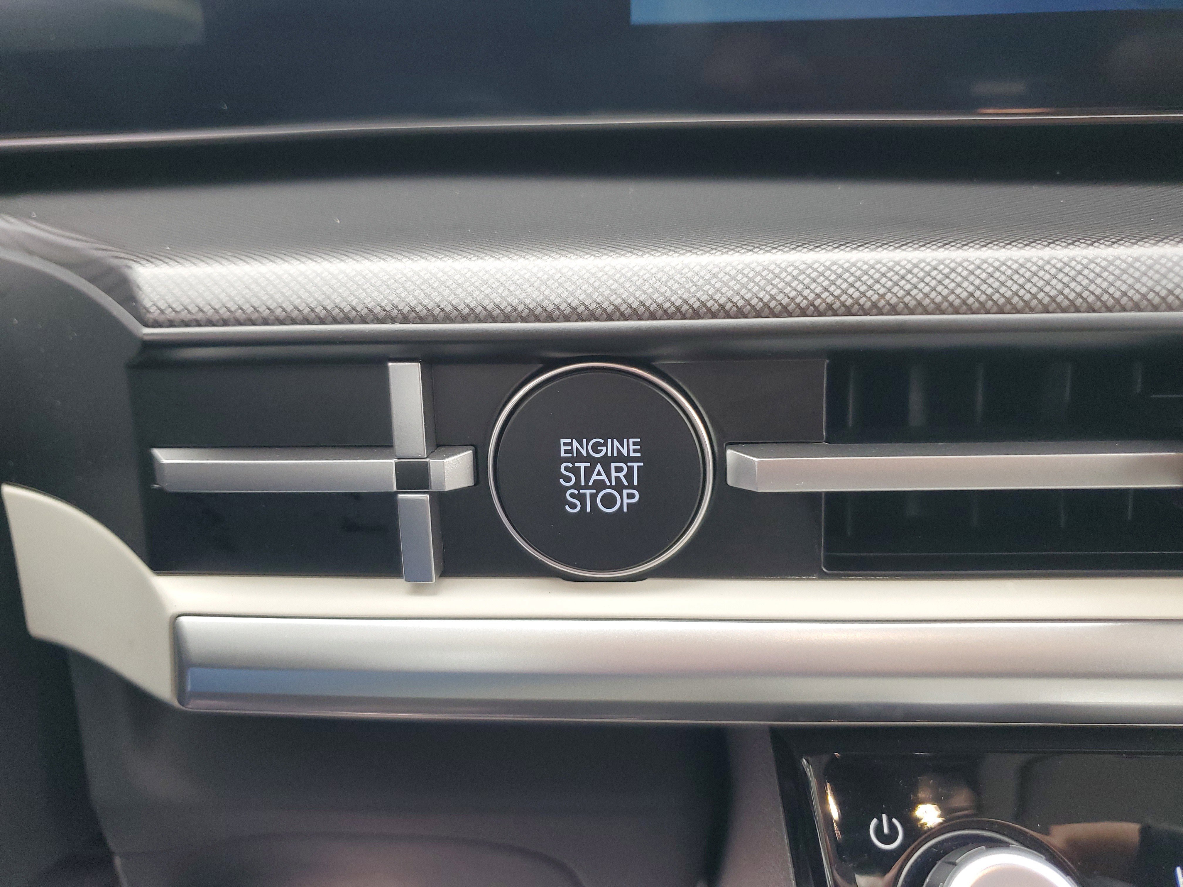 Used 2025 Hyundai Santa Fe SEL image 24