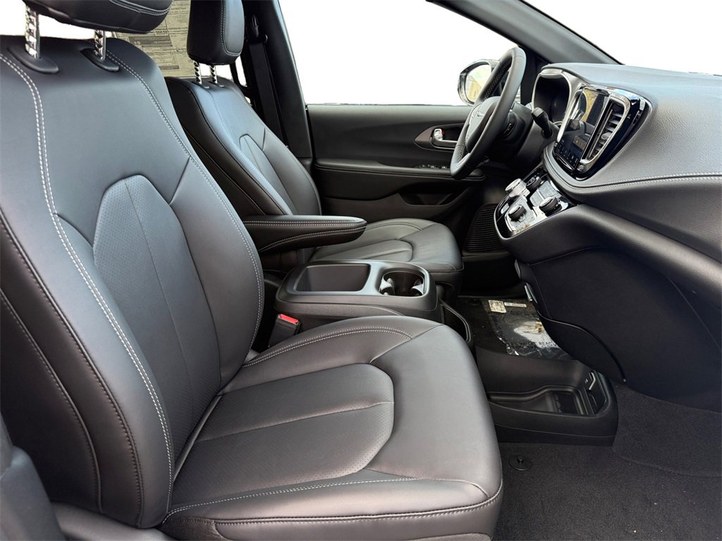 New 2026 Chrysler Pacifica Select image 15