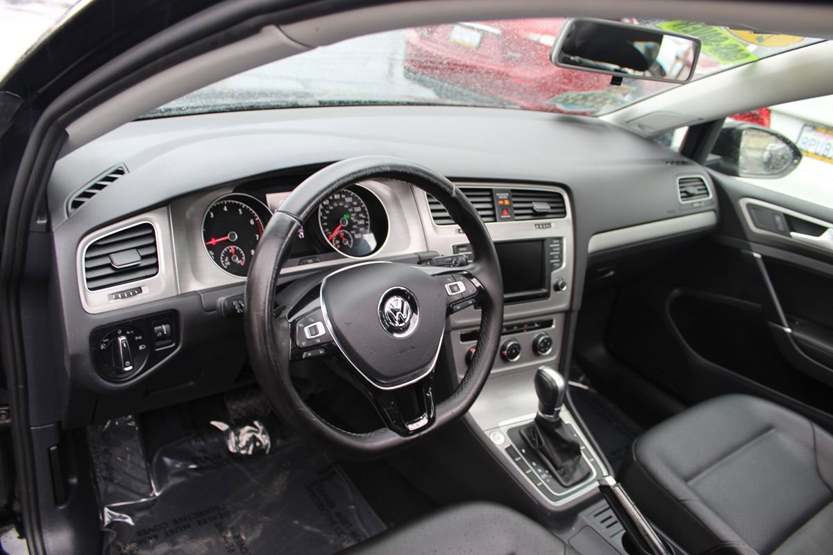 Used 2017 Volkswagen Golf SE FWD image 19