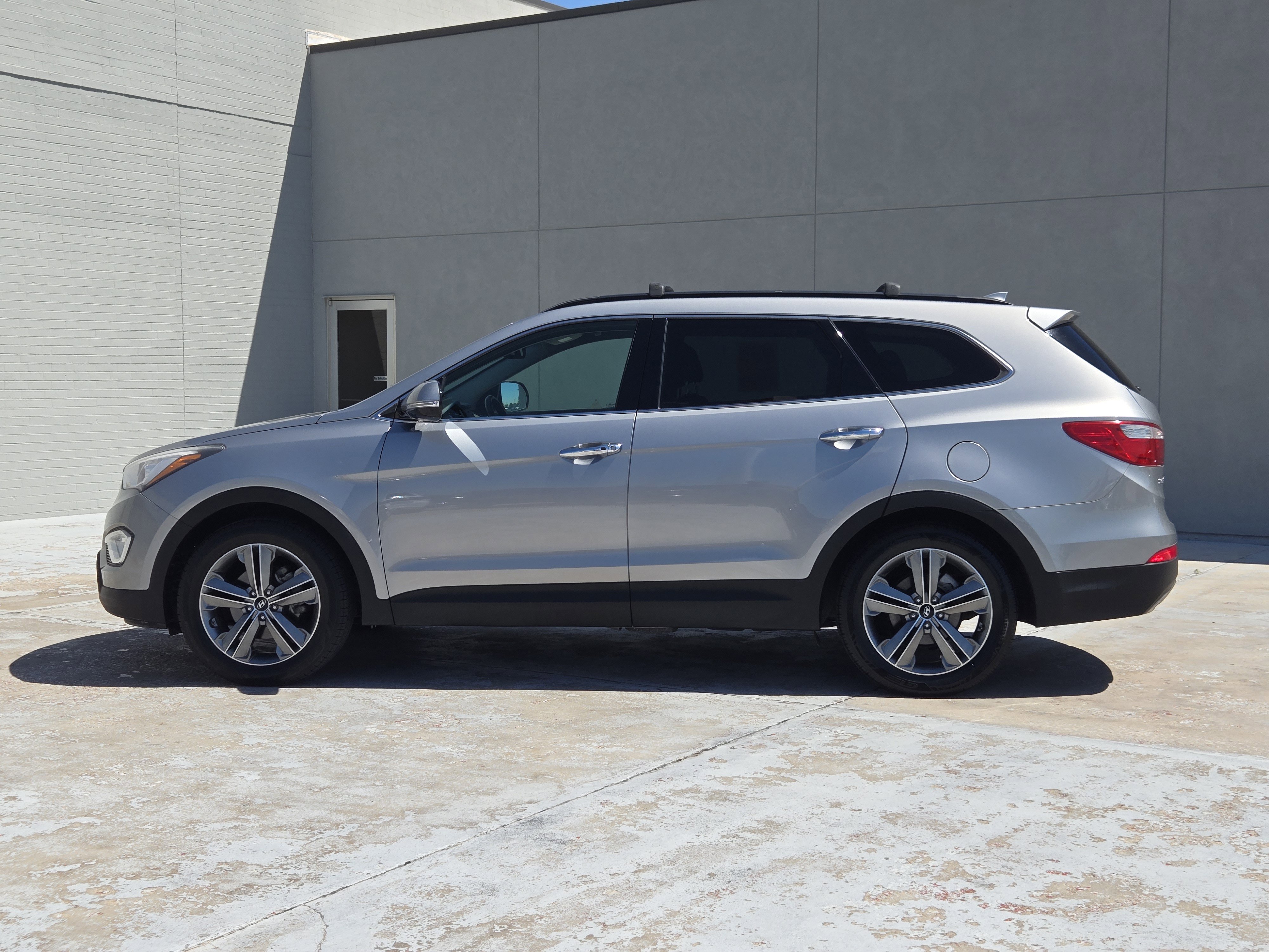 Used 2016 Hyundai Santa Fe SE w/ Option Group 02 image 4