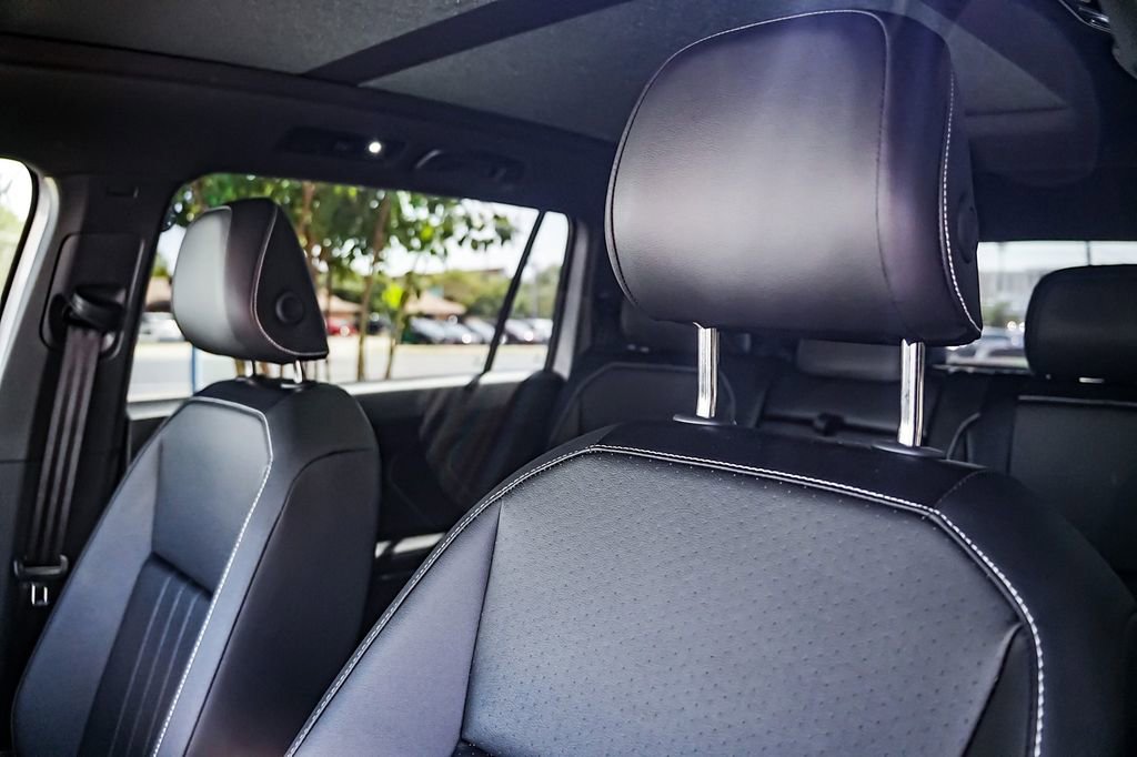 Used 2024 Volkswagen Tiguan SE R-Line image 12