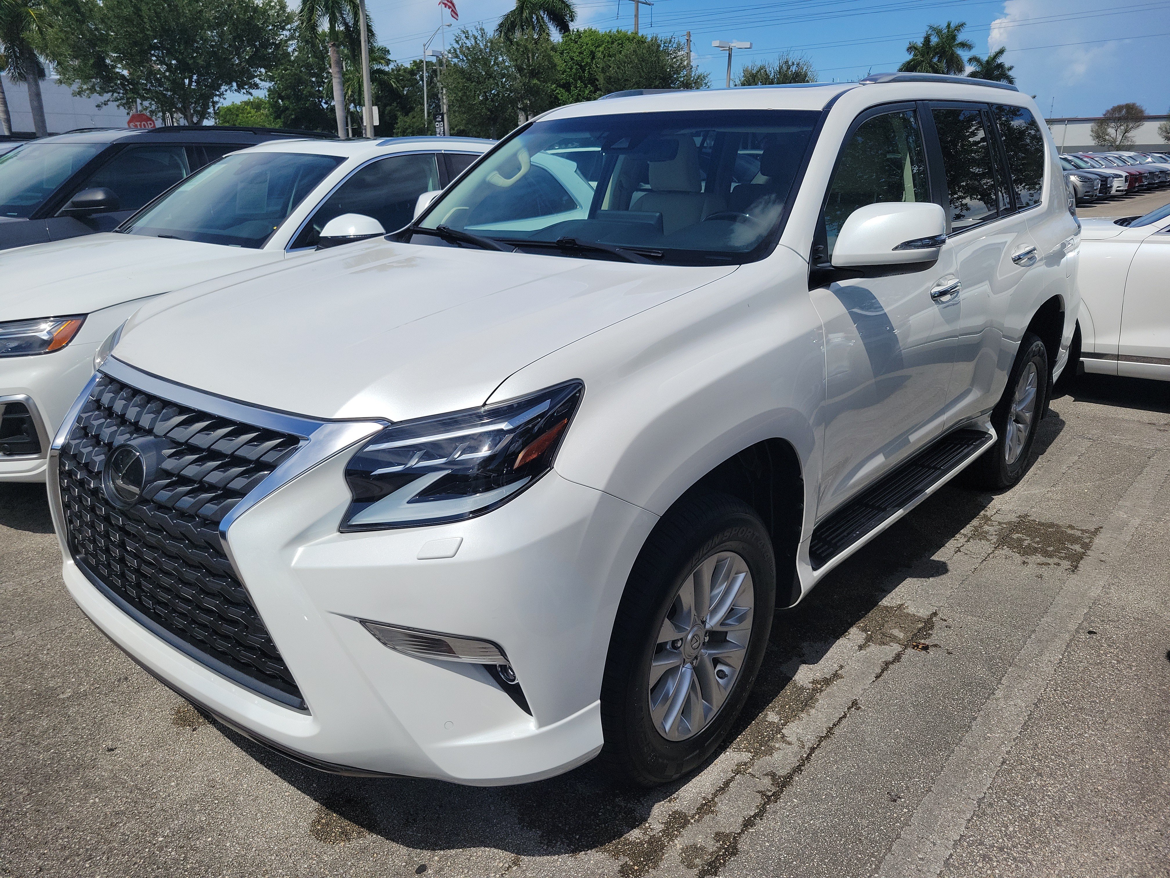 Used 2023 Lexus GX 460 Premium w/ Premium Package AWD/4WD image 2