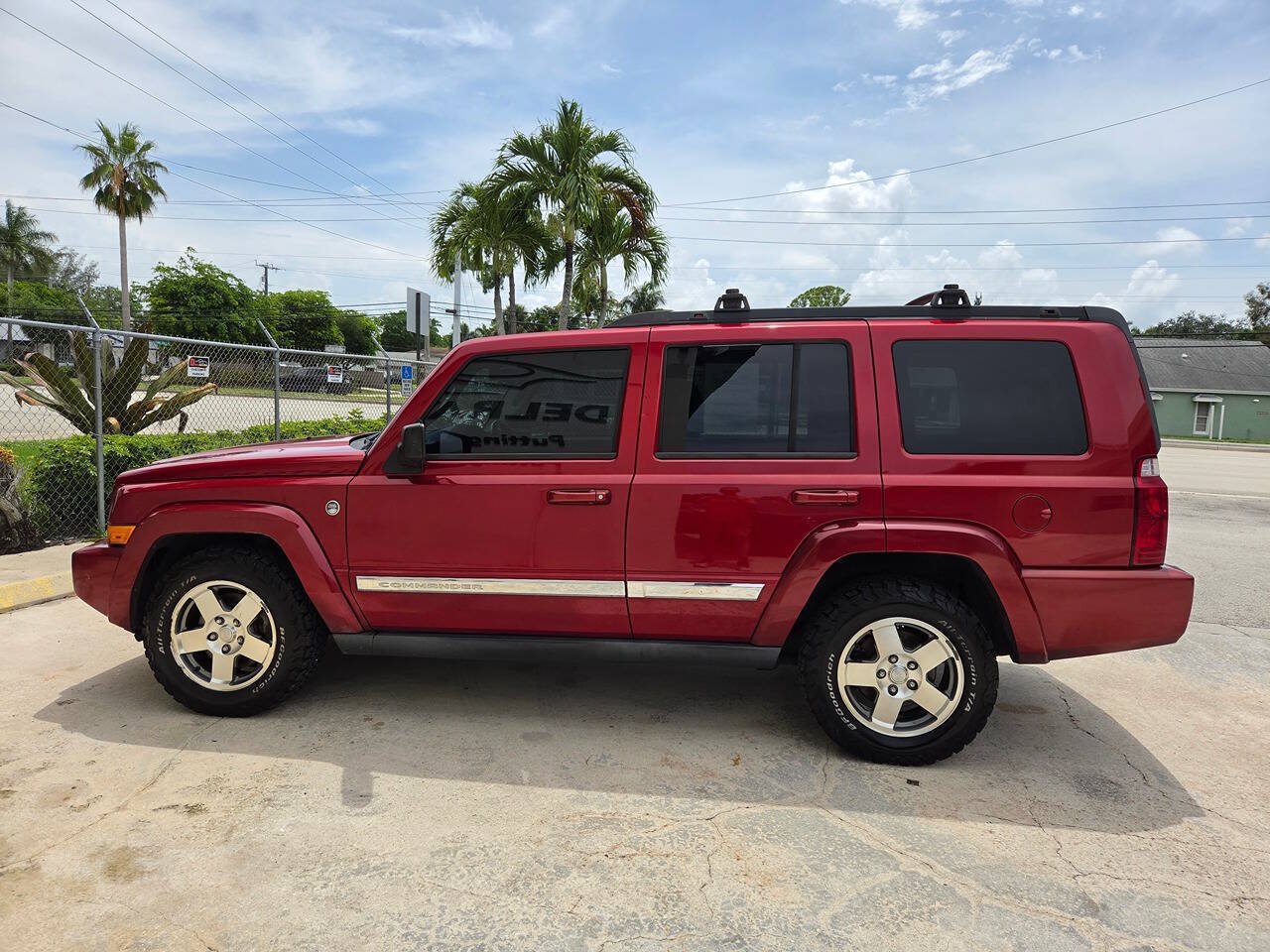 Used 2010 Jeep Commander Sport w/ Sun/Sound Group AWD/4WD image 8