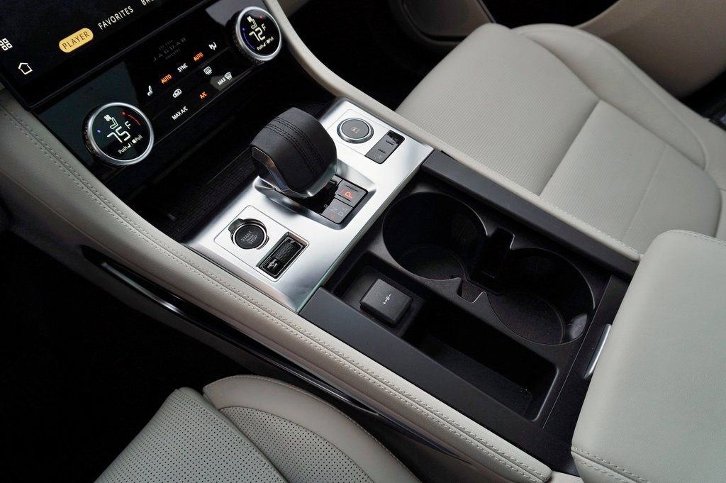 Used 2025 Jaguar F-PACE R-Dynamic S AWD/4WD image 29