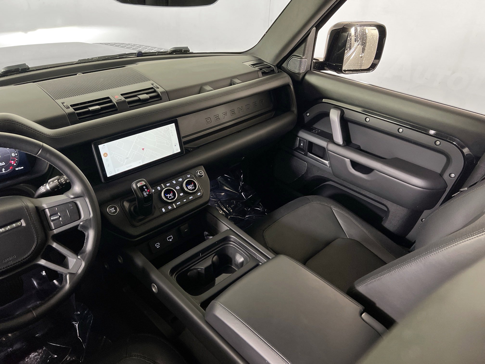 Used 2024 Land Rover Defender 110 X-Dynamic SE image 23