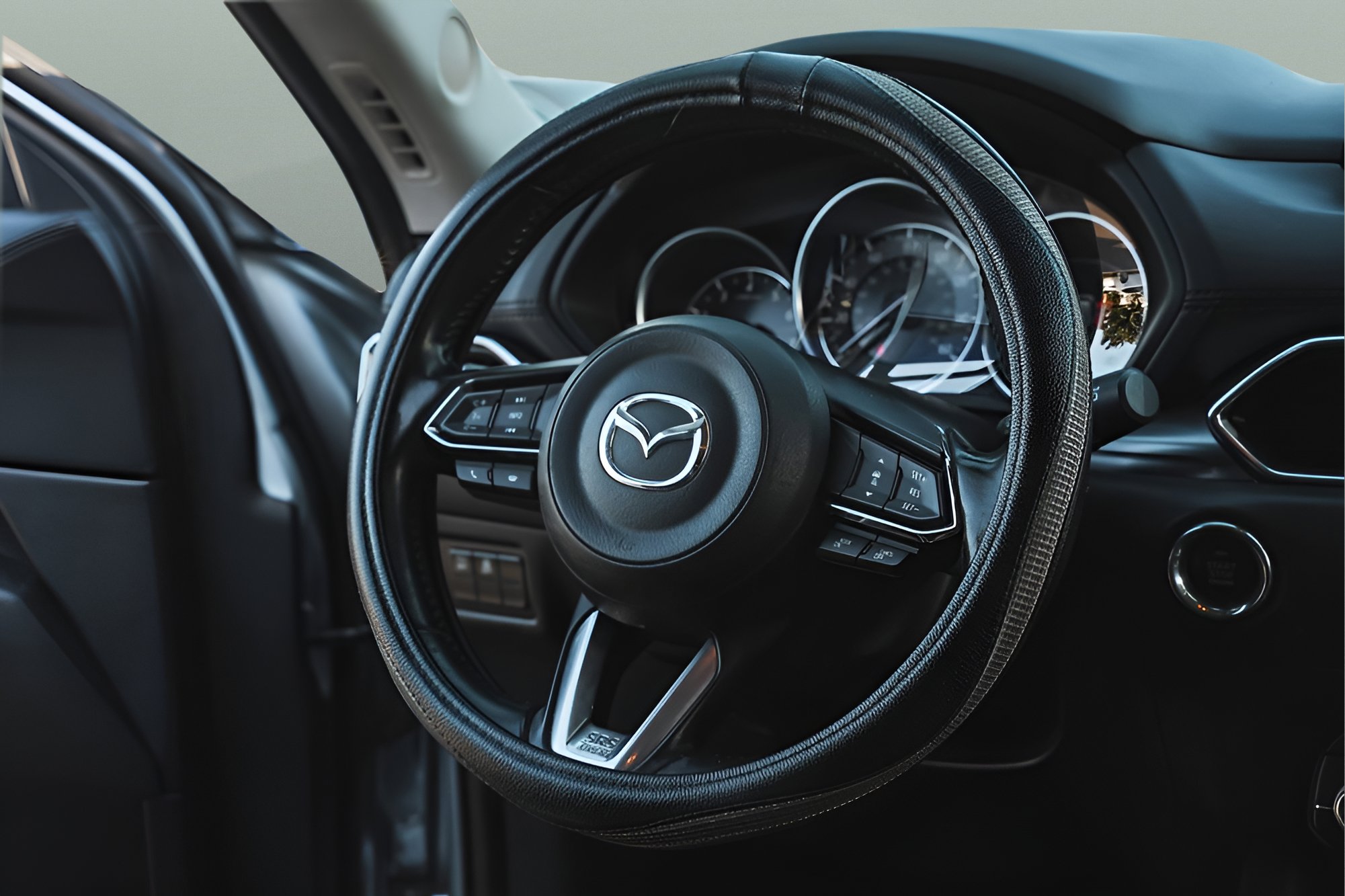 Used 2020 MAZDA CX-5 Touring image 23