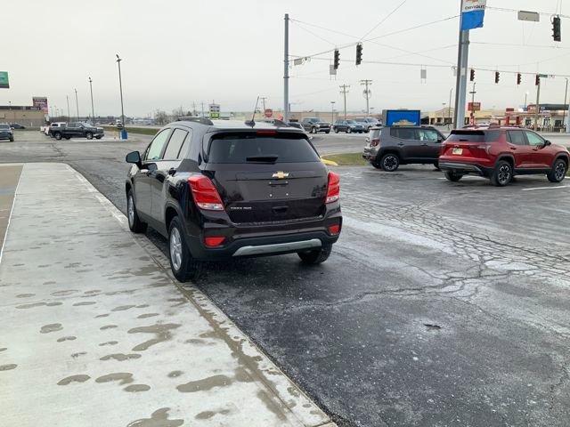 Used 2022 Chevrolet Trax LT w/ LT Convenience Package image 9