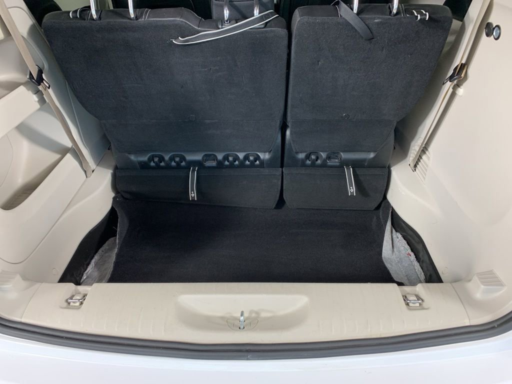 Used 2024 Chrysler Pacifica Touring-L image 13