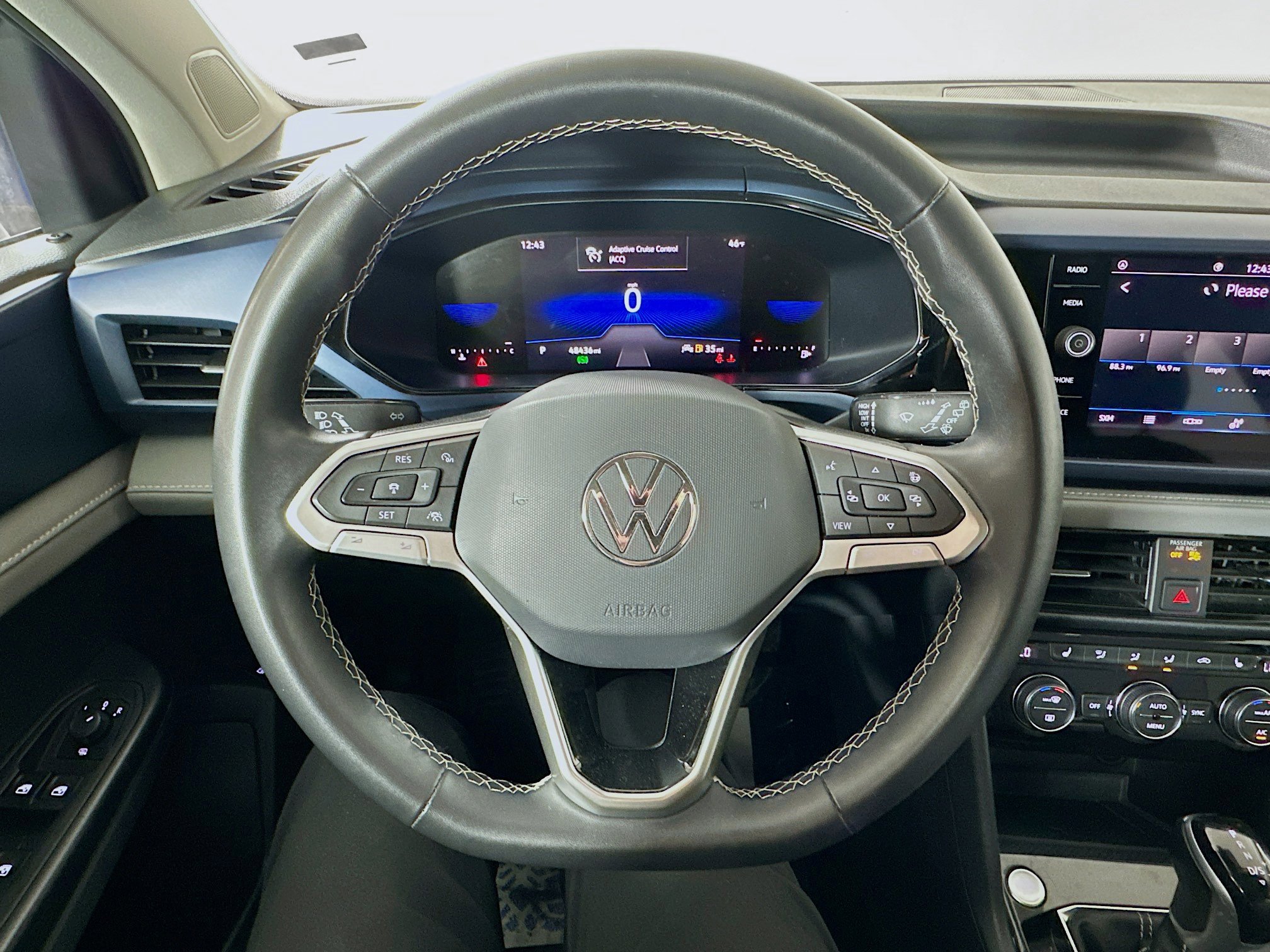 Used 2024 Volkswagen Taos SE image 11