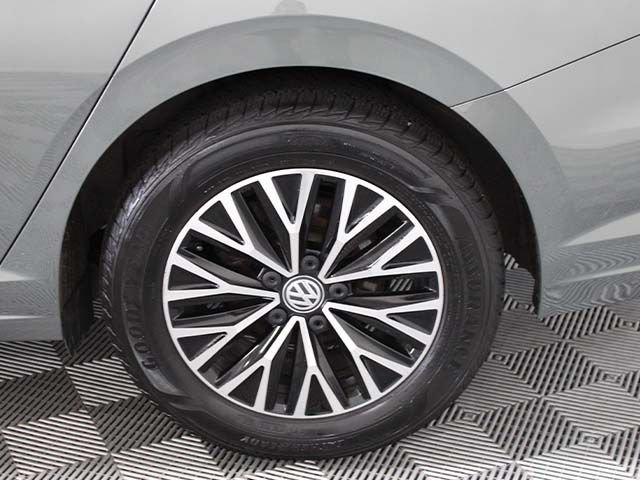 Used 2019 Volkswagen Jetta SEL w/ Cold Weather Package FWD image 19