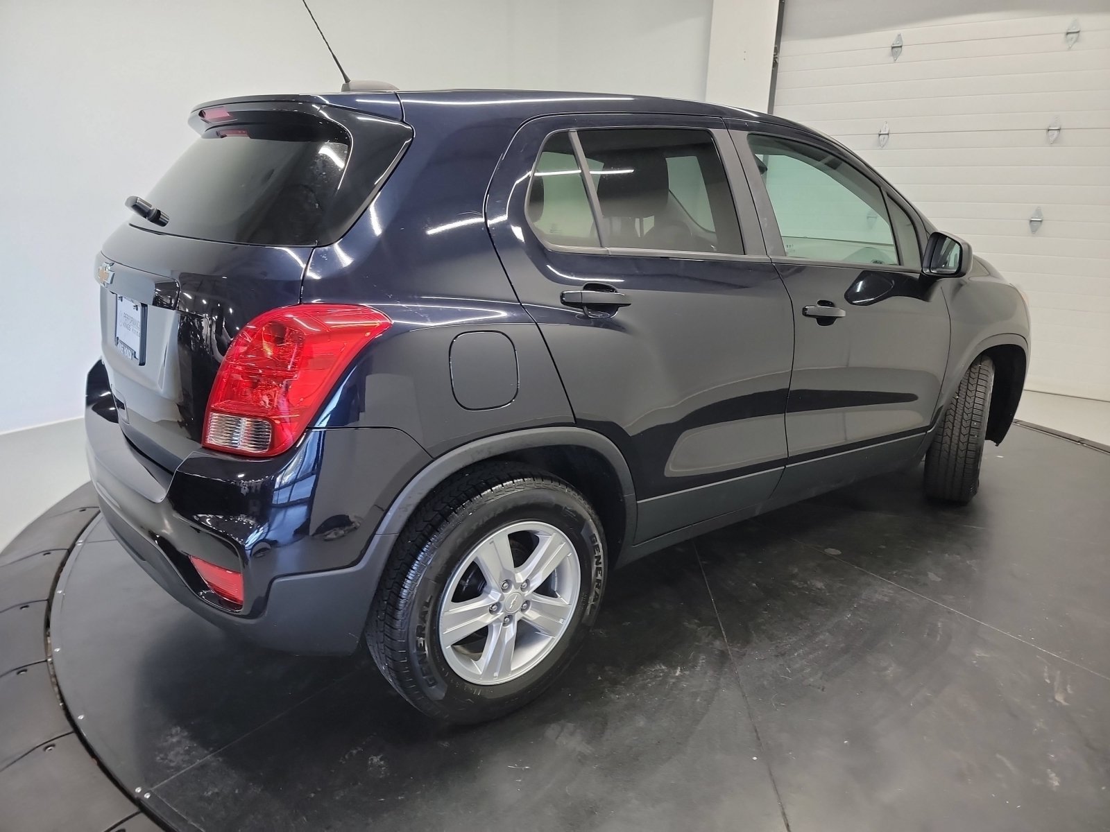 Used 2021 Chevrolet Trax LS w/ Tint and Cruise Package FWD image 9