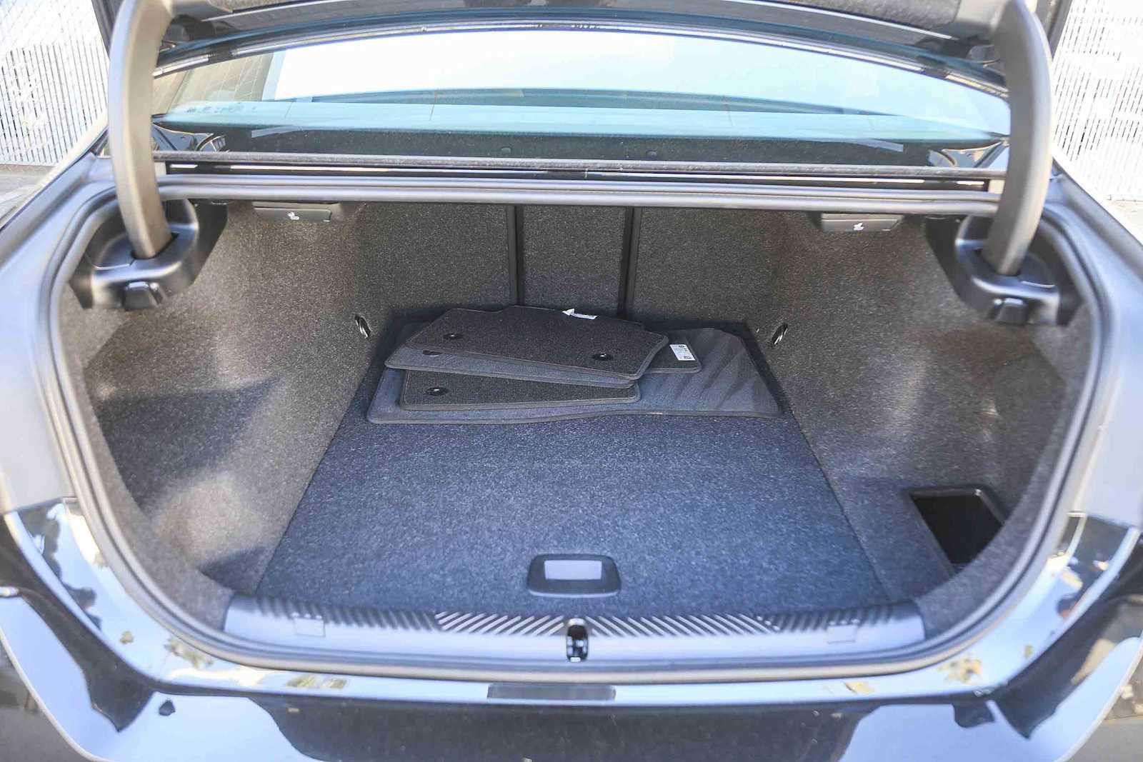 Used 2025 BMW i5 M60 w/ Premium Package image 22