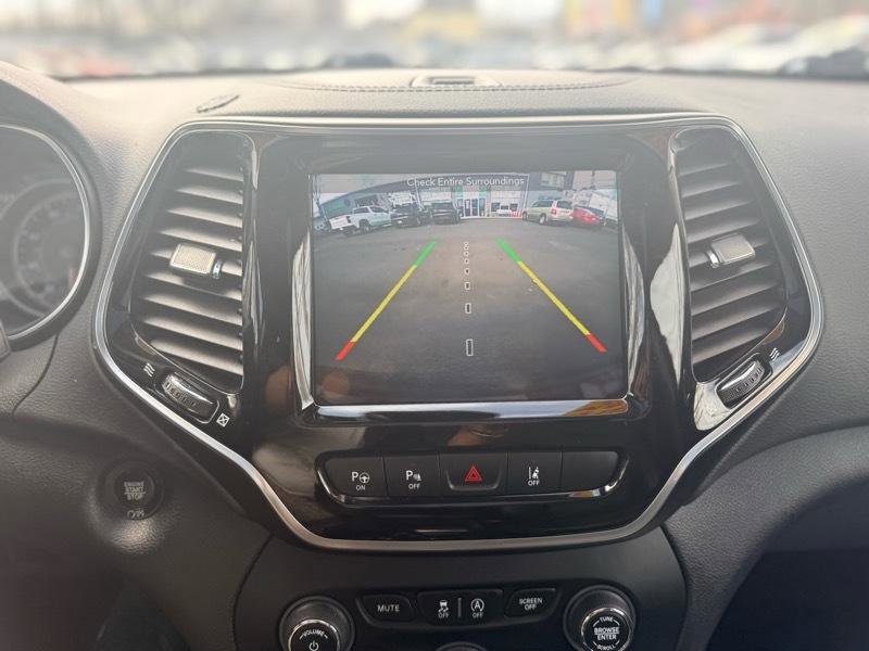 Used 2019 Jeep Cherokee Latitude w/ Popular Appearance Group image 19