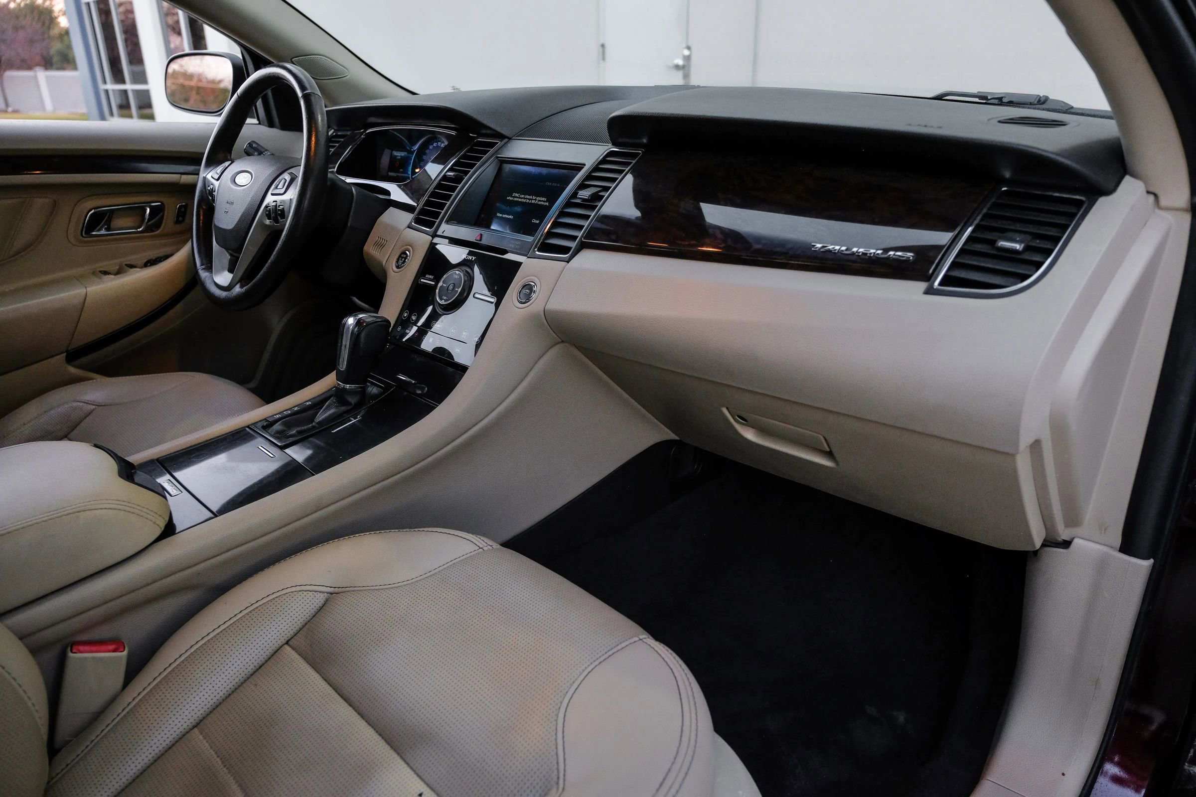 Used 2019 Ford Taurus Limited image 18