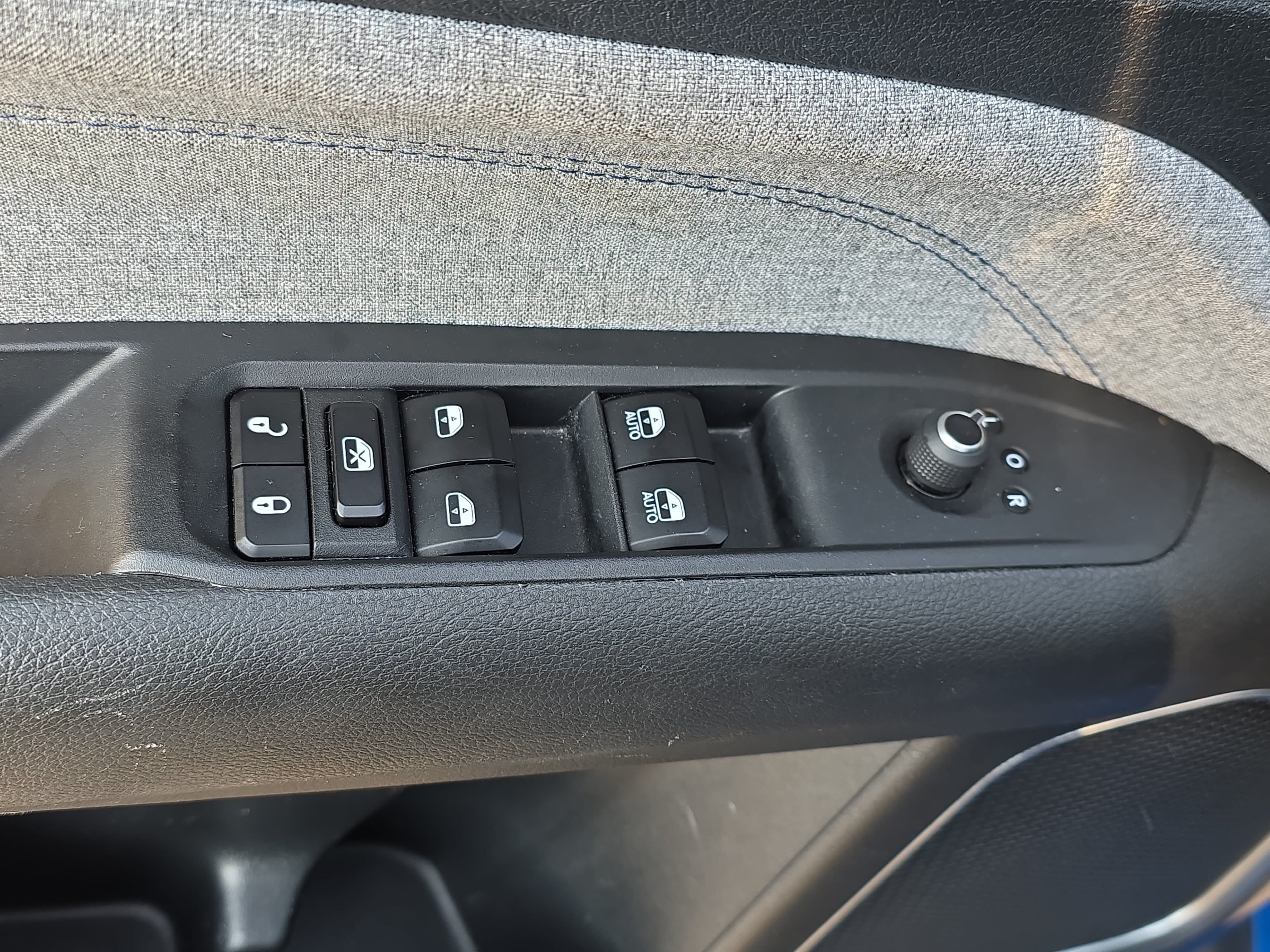 Certified 2024 Jeep Compass Latitude AWD/4WD image 25