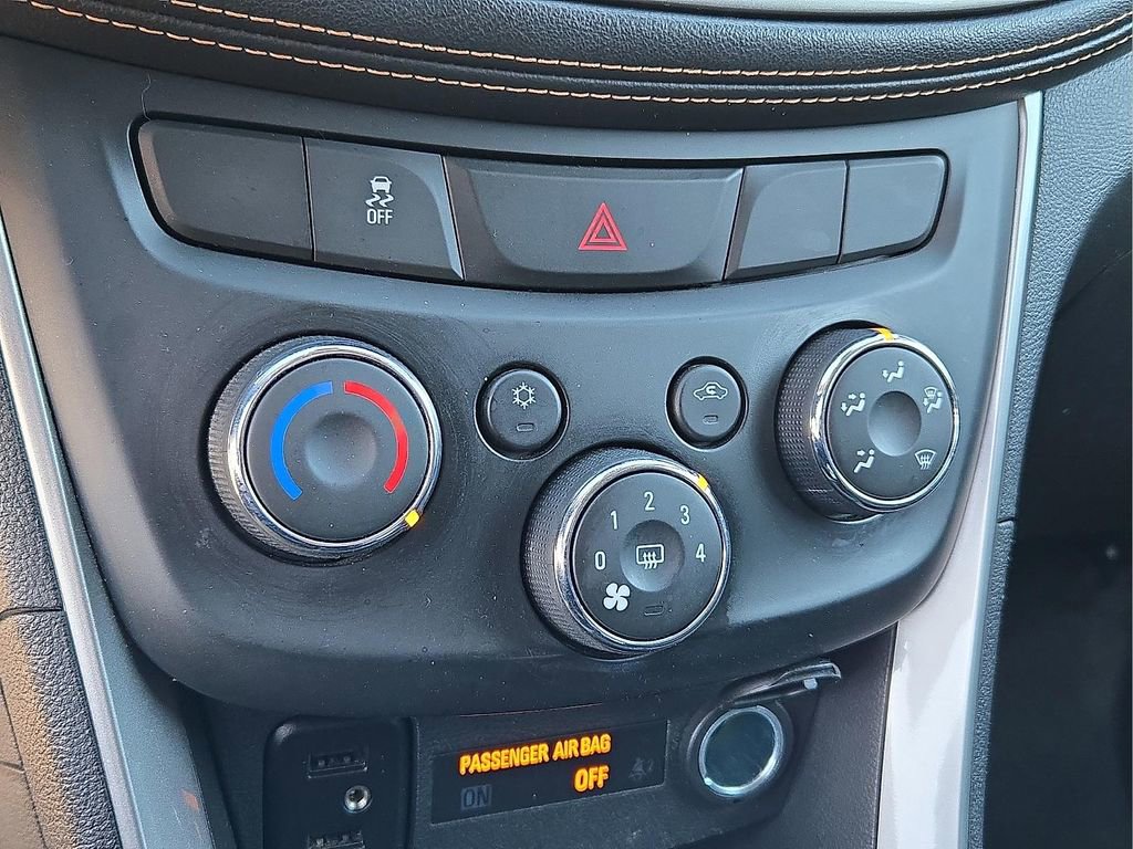 Used 2018 Chevrolet Trax LT w/ LT Convenience Package image 17