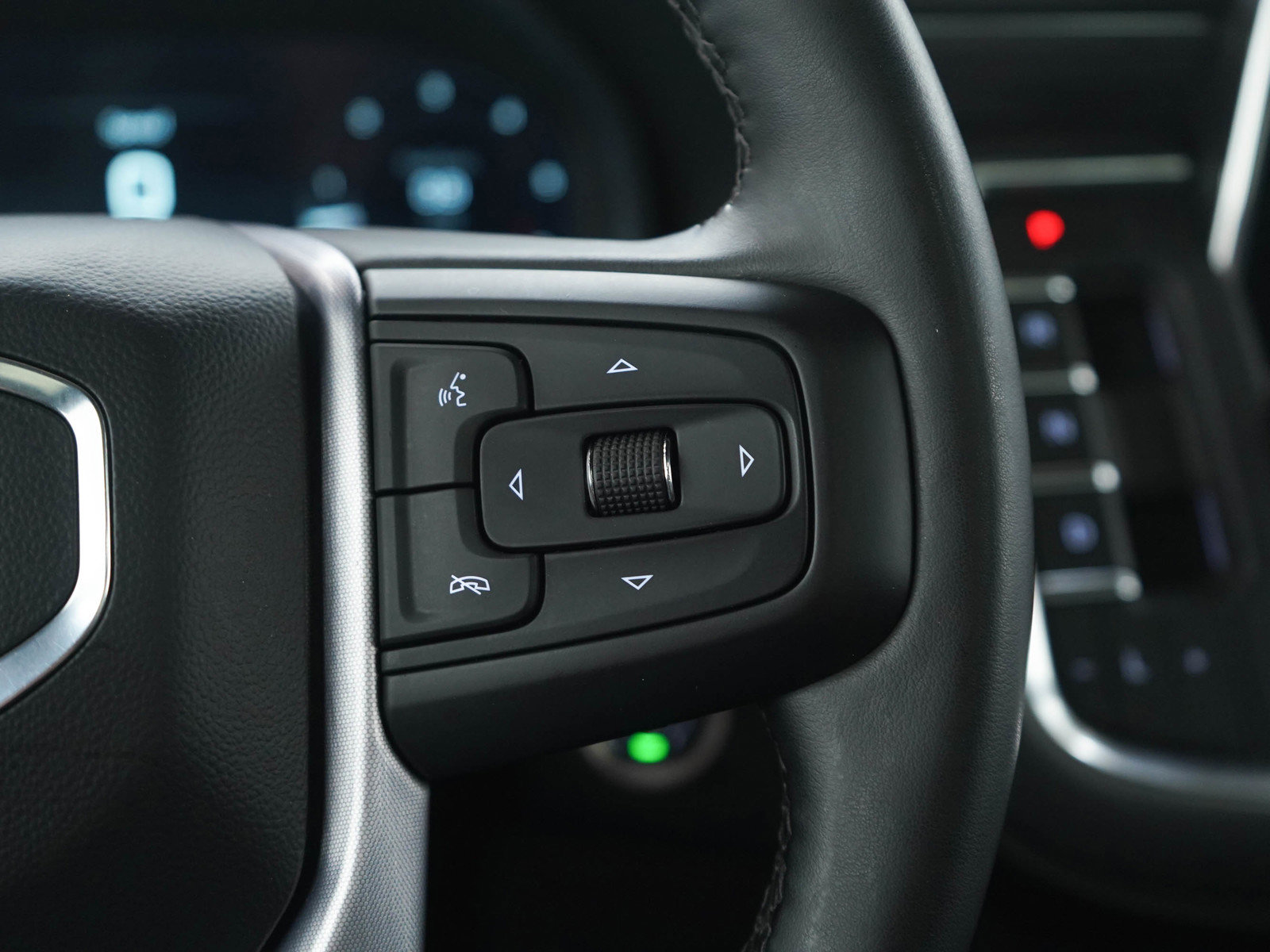 Used 2023 GMC Yukon SLT w/ SLT Luxury Package image 31