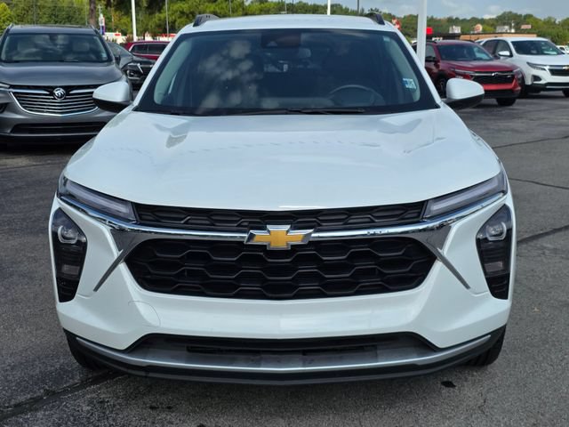 Used 2025 Chevrolet Trax LT w/ LT Convenience Package FWD image 4