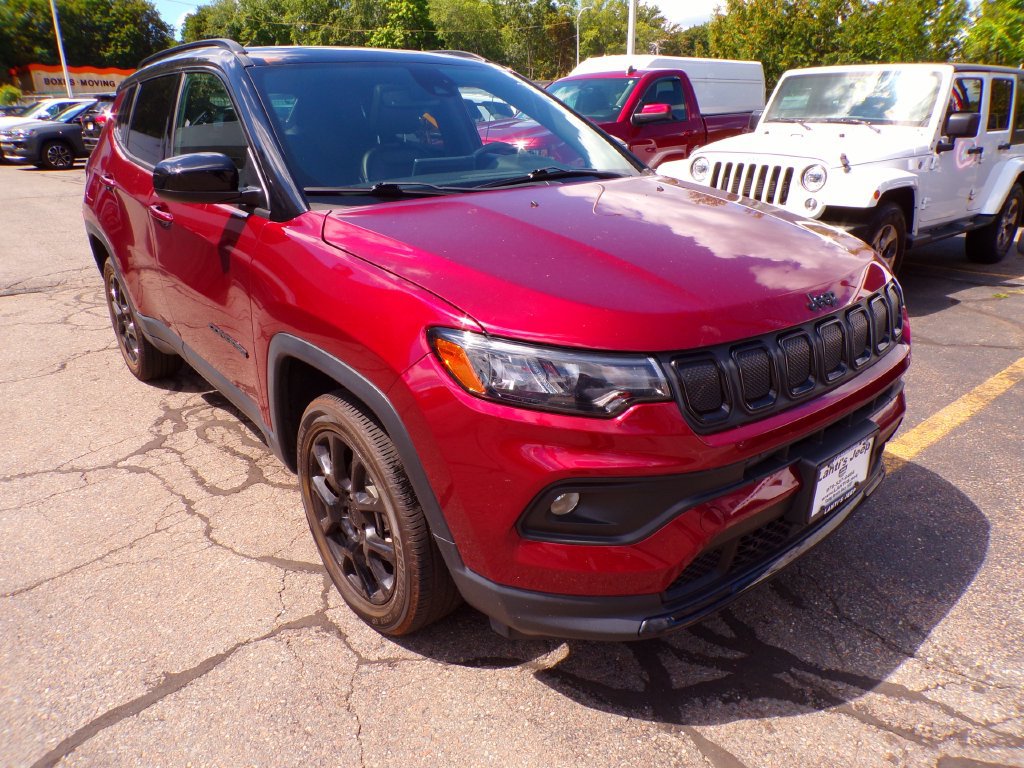 Used 2022 Jeep Compass Latitude w/ Sun and Sound Group AWD/4WD image 3