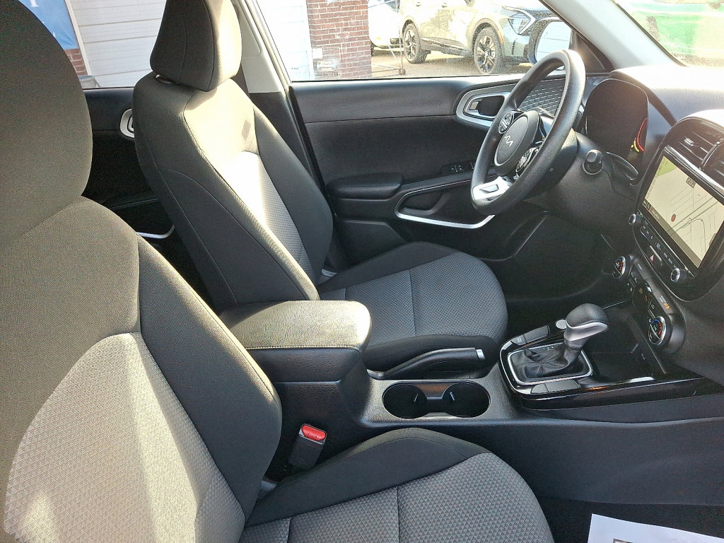 Used 2023 Kia Soul S image 13