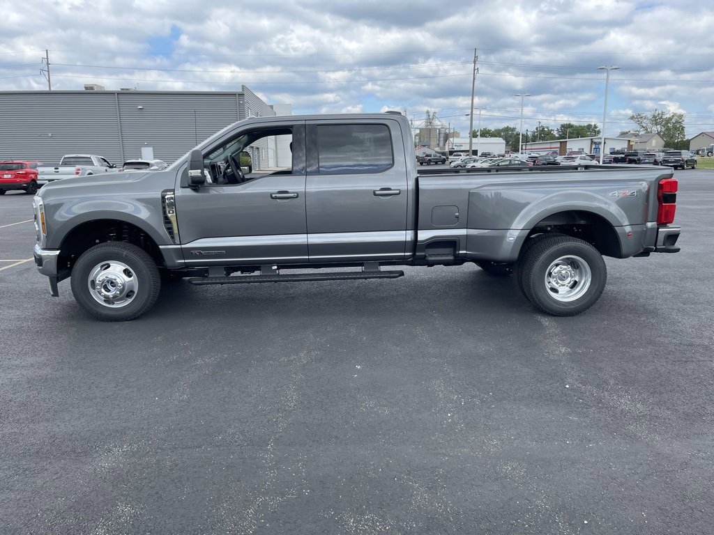 New 2026 Ford F350 4x4 Crew Cab DRW Super Duty image 2