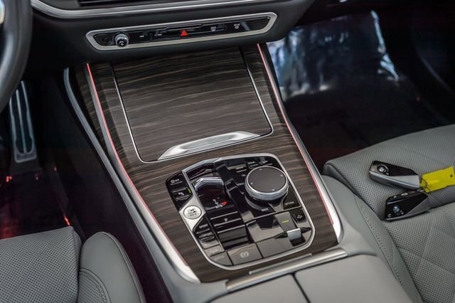 Used 2023 BMW X7 xDrive40i w/ M Sport Package image 35