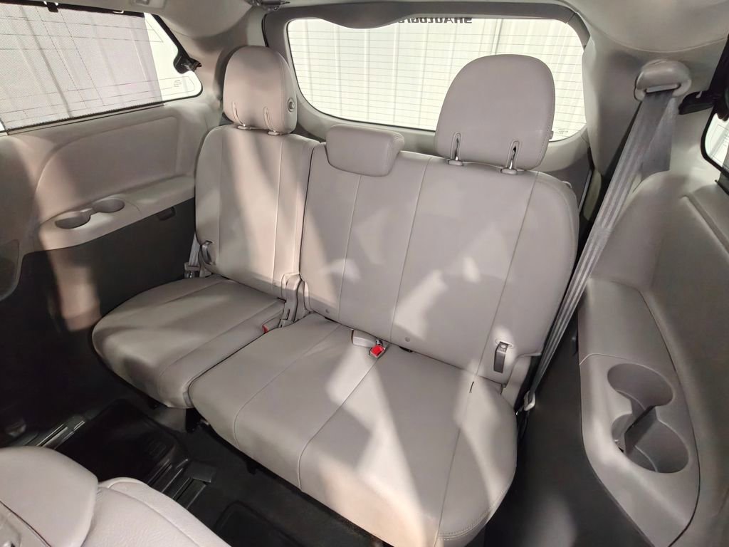 Used 2020 Toyota Sienna XLE w/ XLE Navigation Package FWD image 26