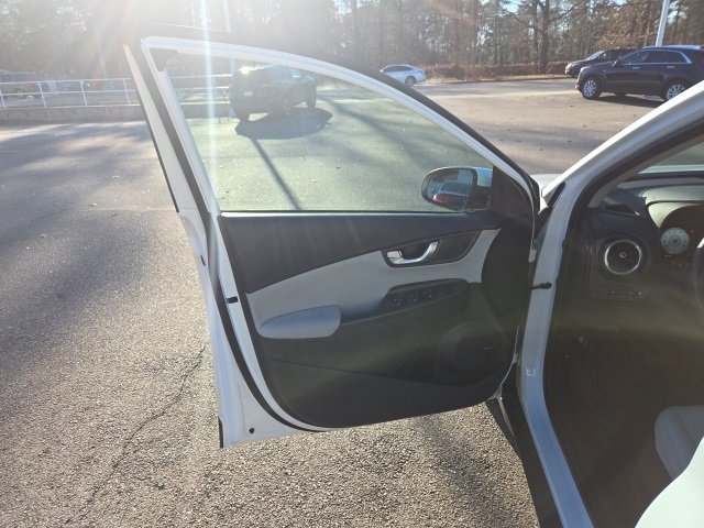 Used 2023 Hyundai Kona Limited w/ Cargo Package image 9