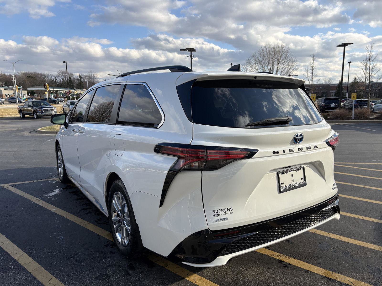 Used 2021 Toyota Sienna XSE image 4