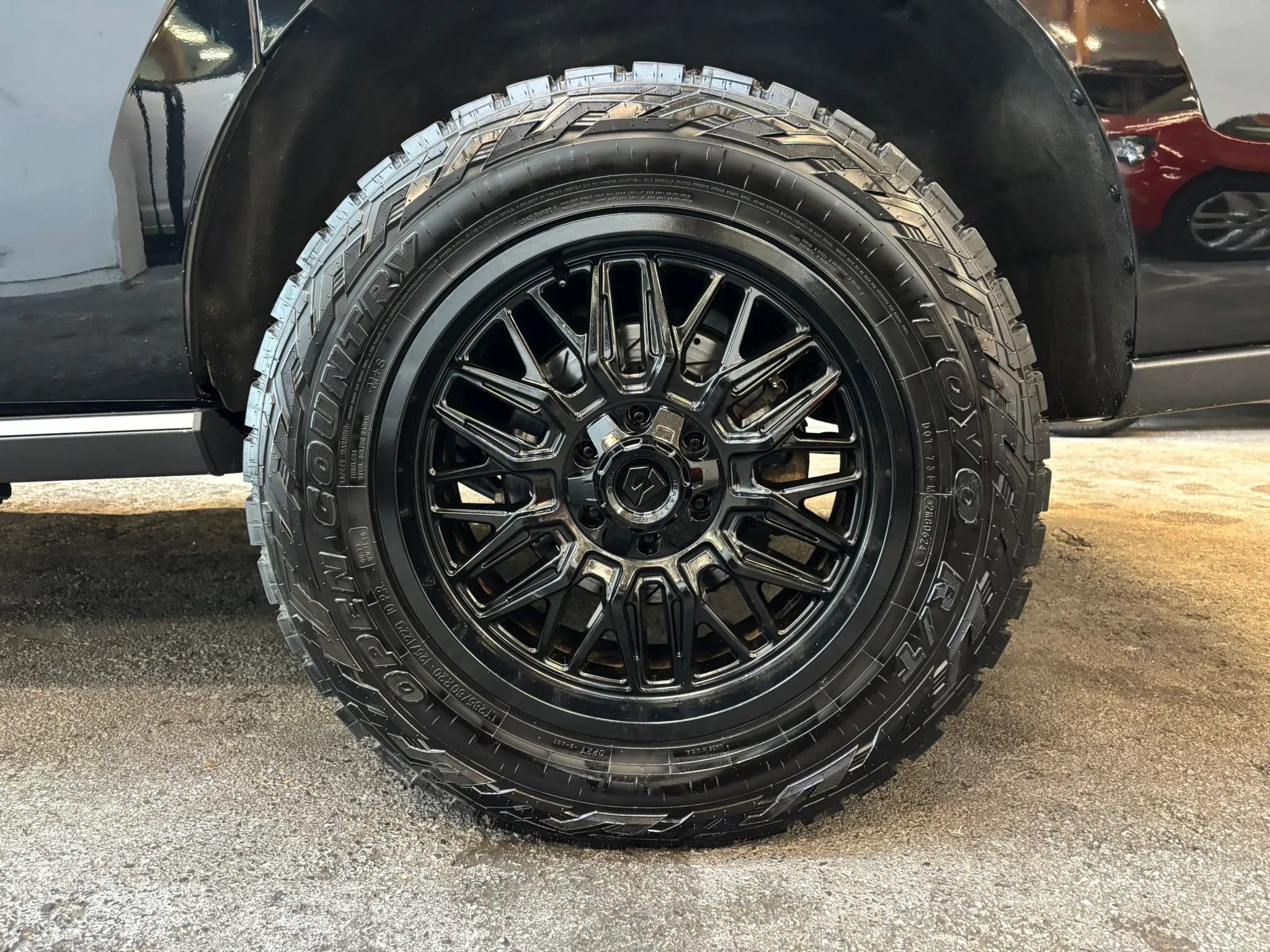 Used 2018 Ford Expedition Max Limited w/ Equipment Group 302A AWD/4WD image 9