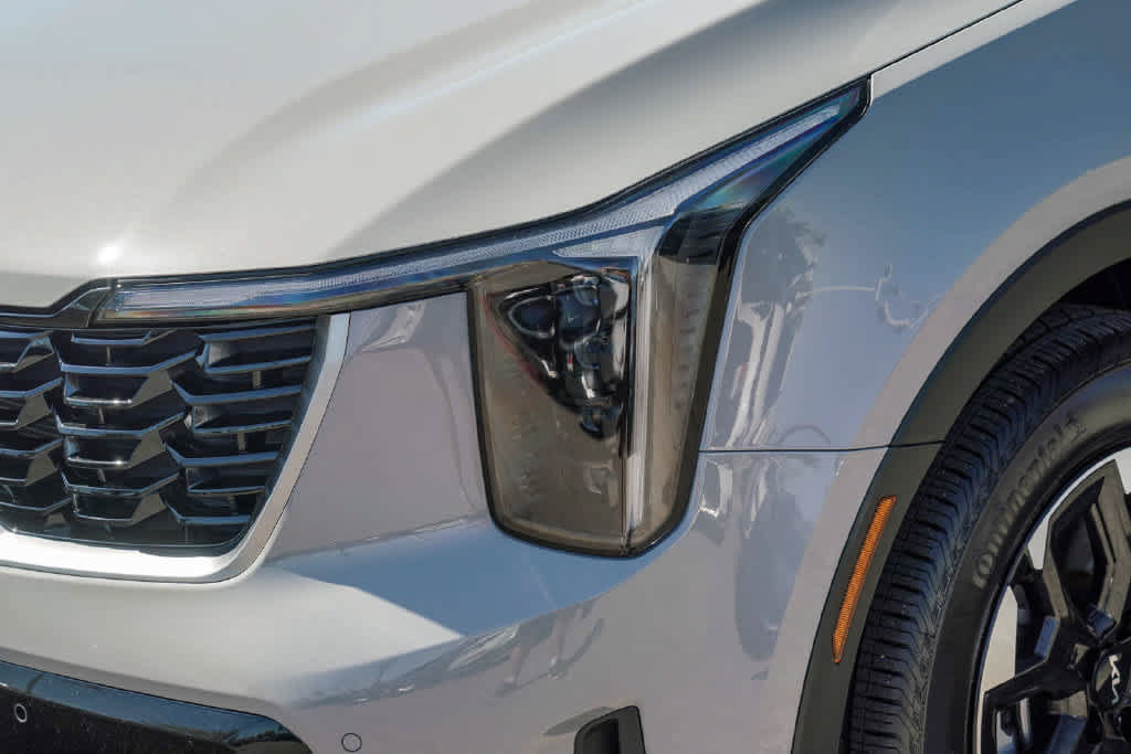 Certified 2025 Kia Sorento S w/ Panoramic Sunroof Package FWD image 8