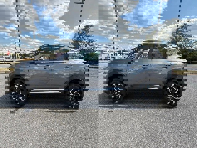 New 2025 Nissan Kicks SV image 8