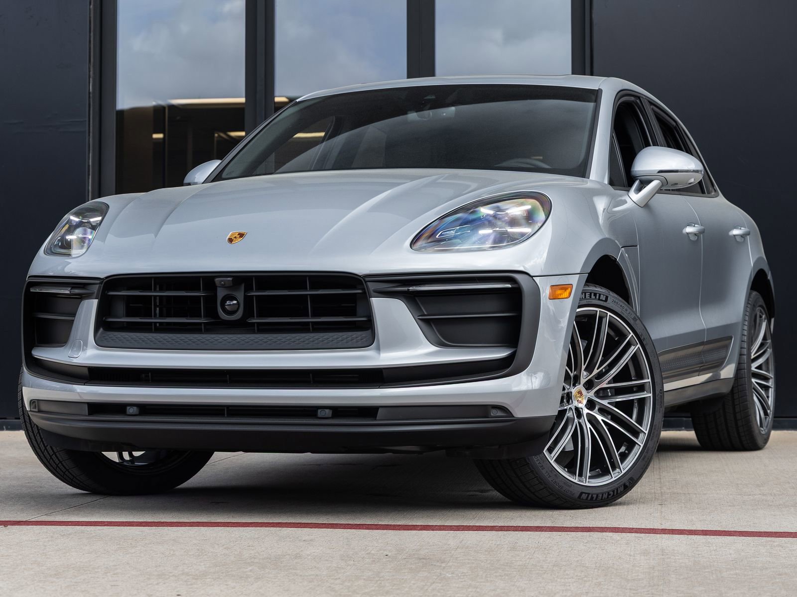 Used 2026 Porsche Macan image 1