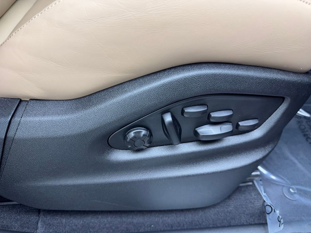 Used 2026 Porsche Cayenne Coupe image 47