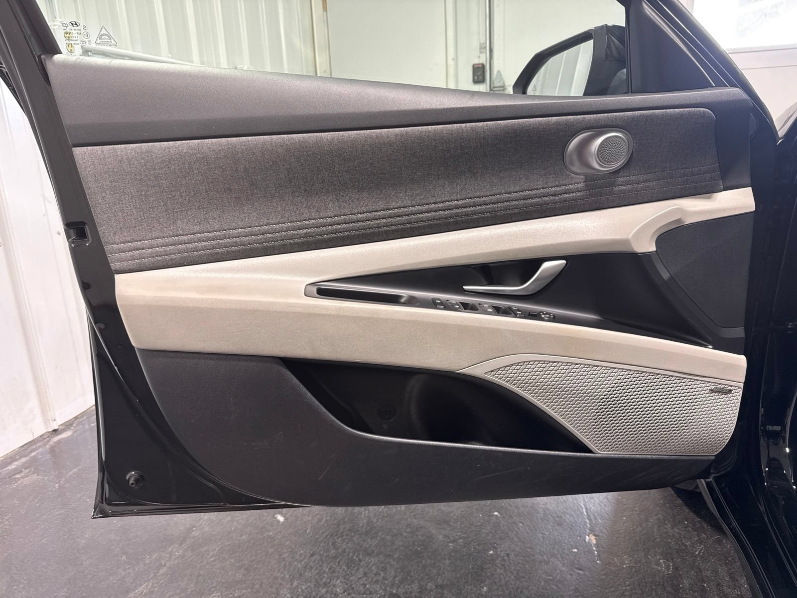 Used 2024 Hyundai Elantra Limited FWD image 21