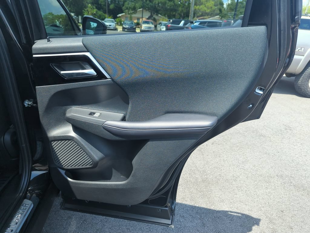 Used 2024 Mitsubishi Outlander ES AWD/4WD image 30