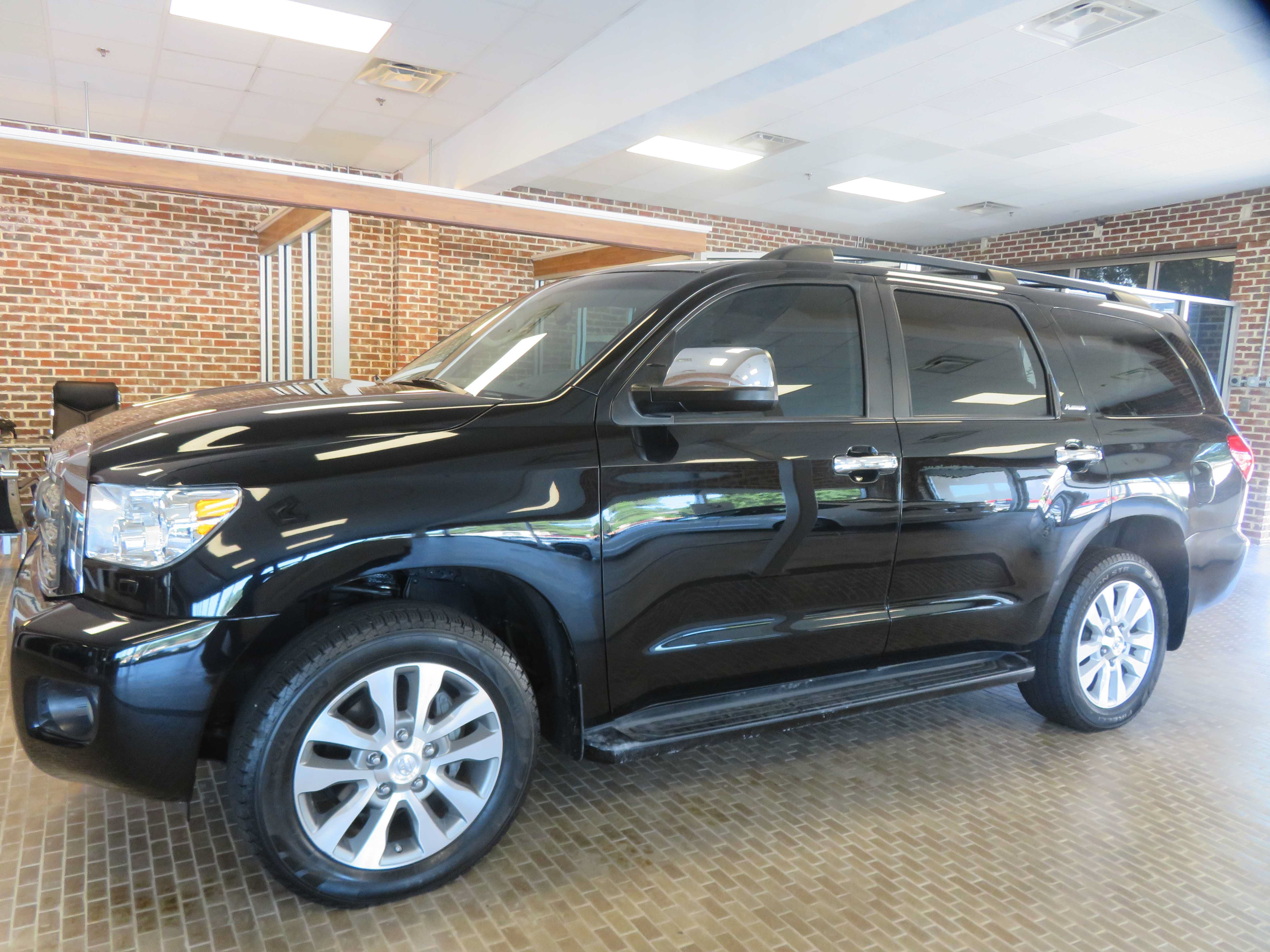 Used 2017 Toyota Sequoia Platinum RWD image 96