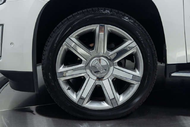 Used 2018 Cadillac Escalade Premium Luxury AWD/4WD image 26