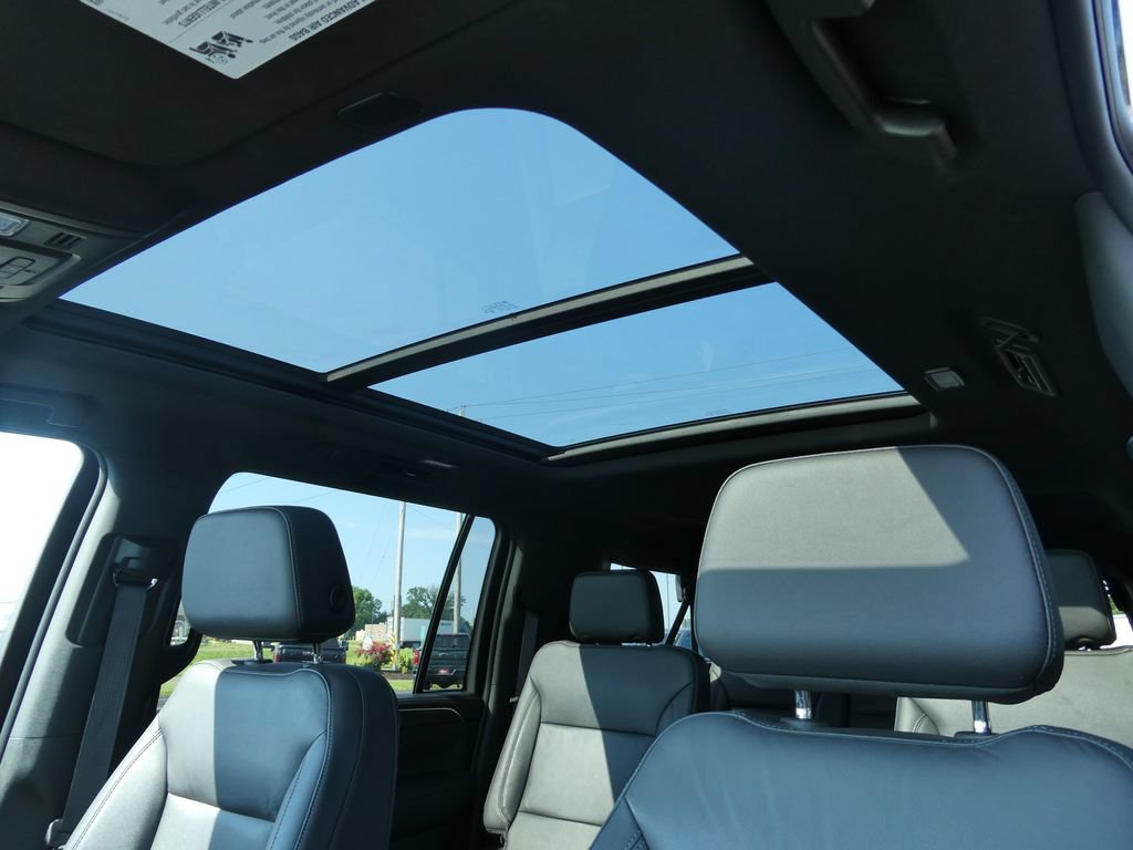 Certified 2023 Chevrolet Suburban Z71 w/ Luxury Package AWD/4WD image 31